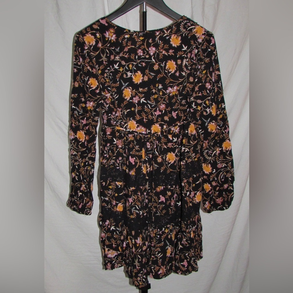 Floral V-Neck Women's Top - Picture 5 of 5